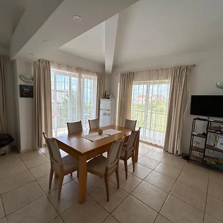 וילה Golden Crown *