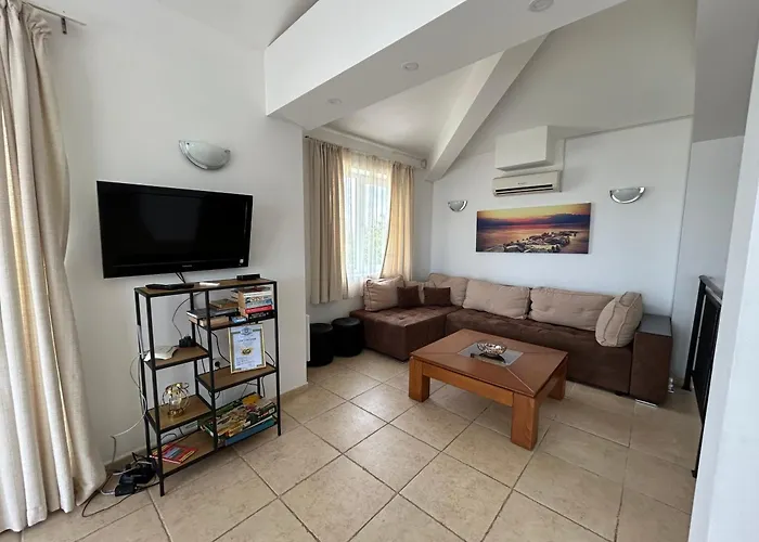 Golden Crown טופולה